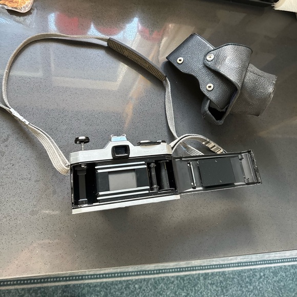 Pentax K1000 camera w/55mm lens, no lens caps - Picture 9 of 10